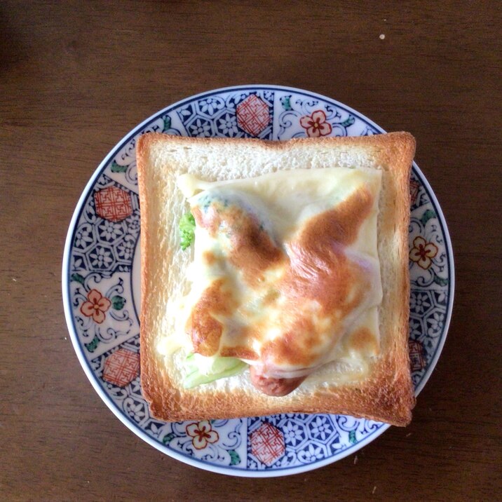 リメイクサラダでピザ風パン